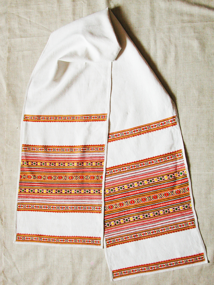 «Яворівка». 2008. Домоткане полотно, бавничковий шов, мережка